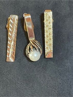 Vintage Men’s Textured Gold-tone Tie Clips 3 Pc- Faux Pearl Basket /Claw Clasp